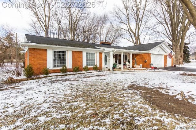 2020 Charnwood Drive, Troy, MI 48098