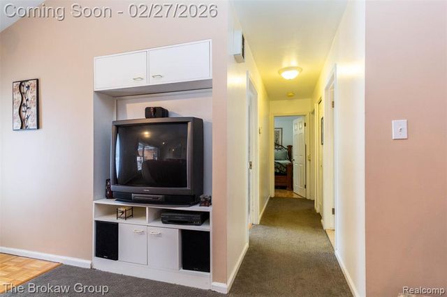 2020 Charnwood Drive, Troy, MI 48098