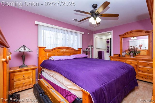 2020 Charnwood Drive, Troy, MI 48098