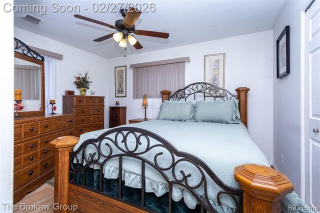 2020 Charnwood Drive, Troy, MI 48098