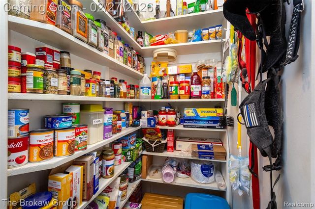 2020 Charnwood Drive, Troy, MI 48098