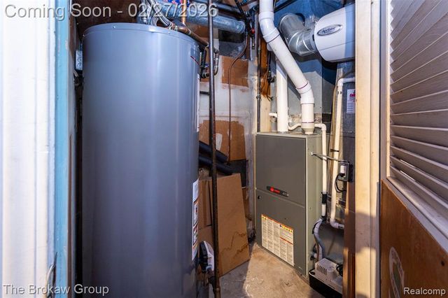 2020 Charnwood Drive, Troy, MI 48098