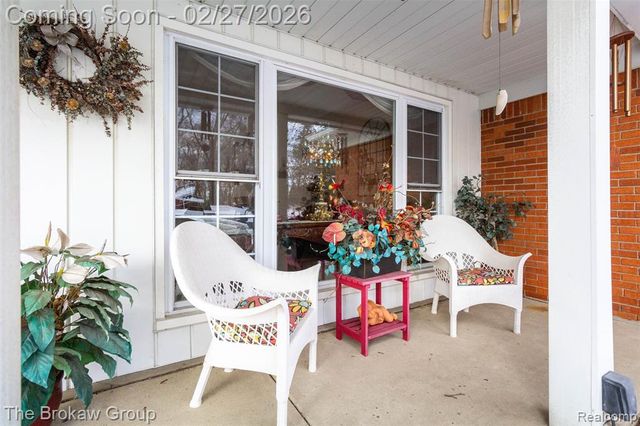 2020 Charnwood Drive, Troy, MI 48098