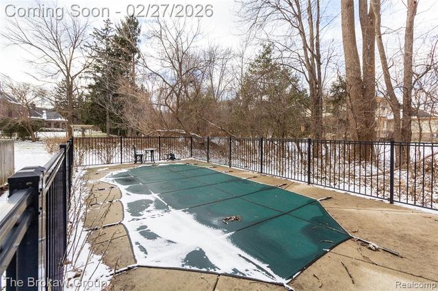 2020 Charnwood Drive, Troy, MI 48098