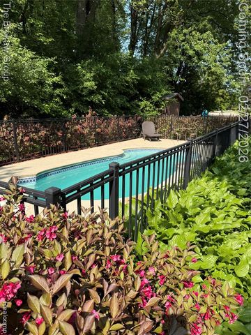 2020 Charnwood Drive, Troy, MI 48098