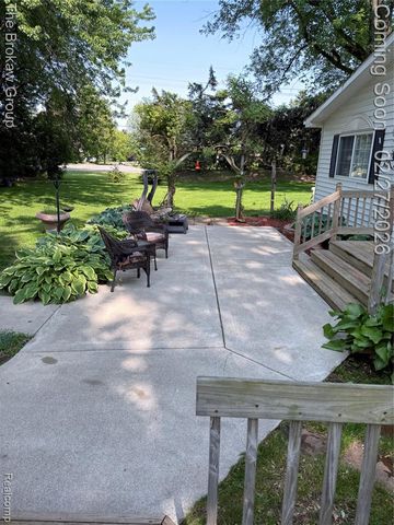 2020 Charnwood Drive, Troy, MI 48098