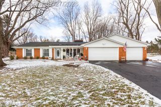 2020 Charnwood Drive, Troy, MI 48098