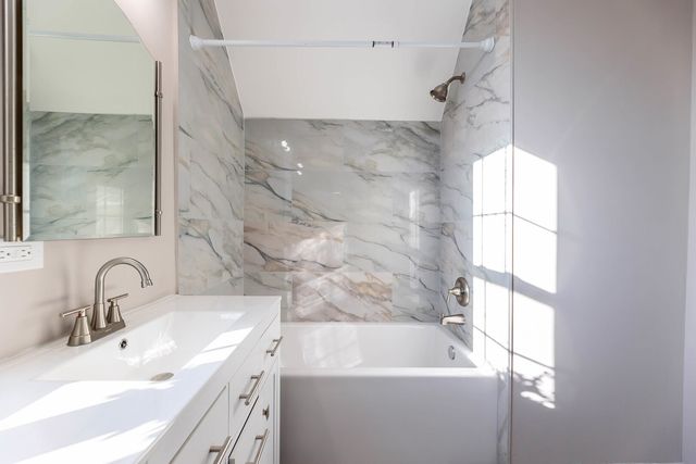 606 Bellwood Avenue, Bellwood, IL 60104