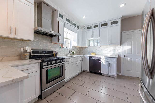 606 Bellwood Avenue, Bellwood, IL 60104