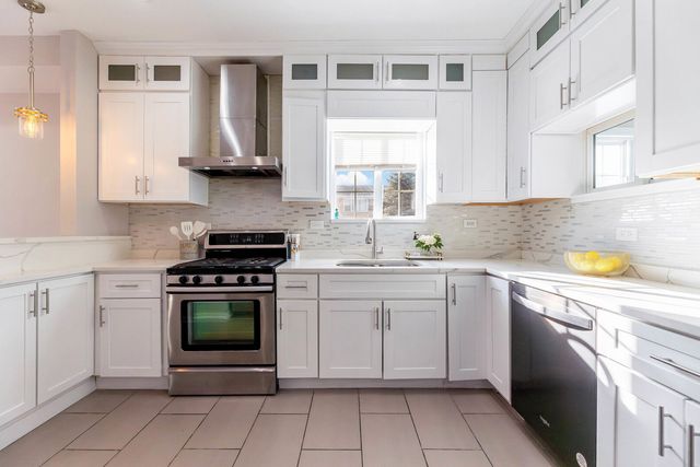 606 Bellwood Avenue, Bellwood, IL 60104