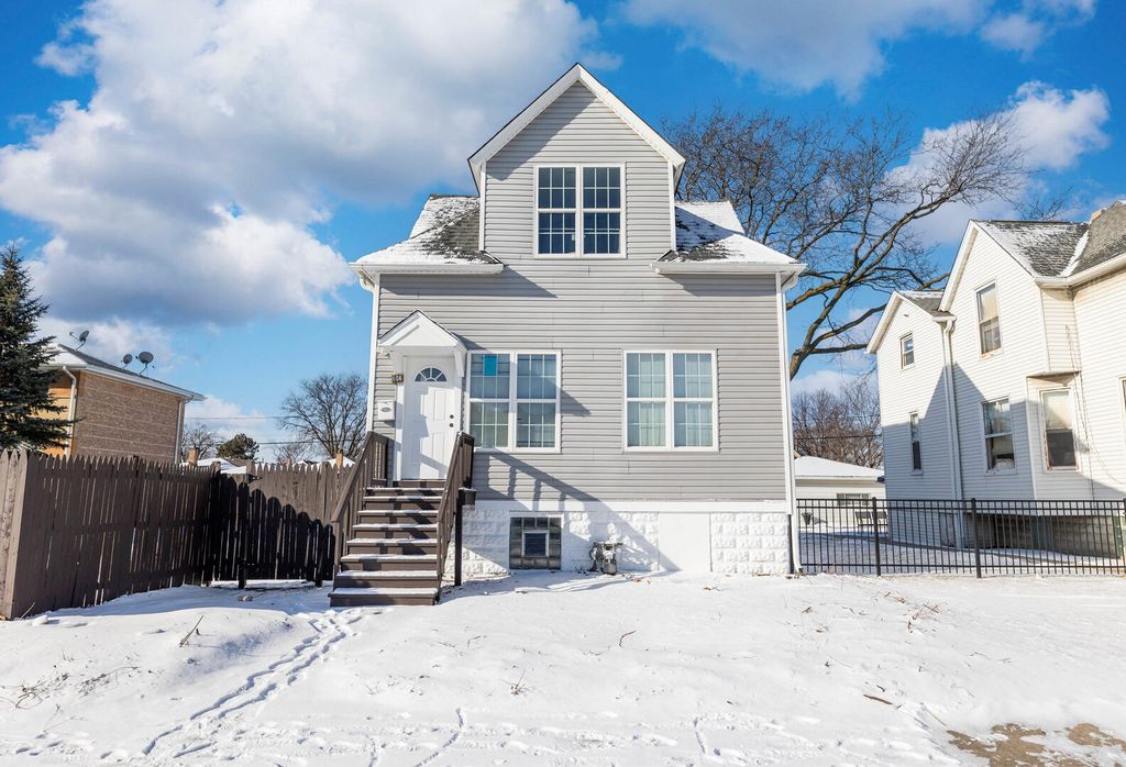 606 Bellwood Avenue, Bellwood, IL 60104