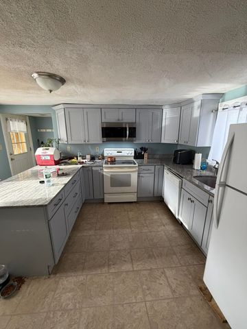 18-20 Elm Street, Derry, NH 03038