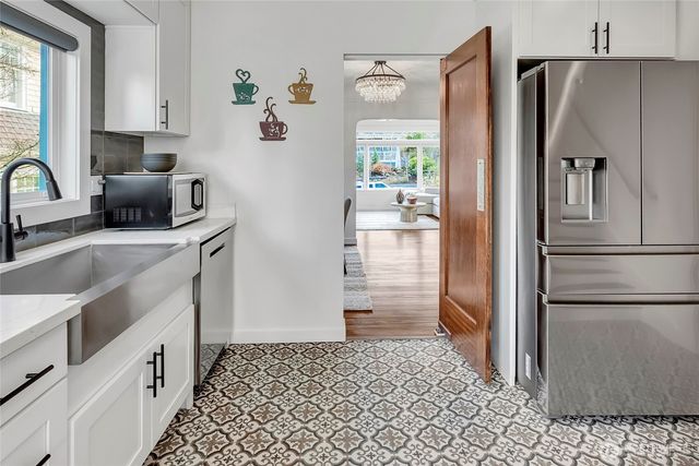 1919 11th Avenue E, Seattle, WA 98102