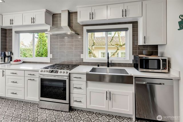 1919 11th Avenue E, Seattle, WA 98102