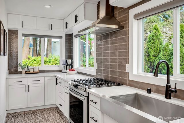 1919 11th Avenue E, Seattle, WA 98102