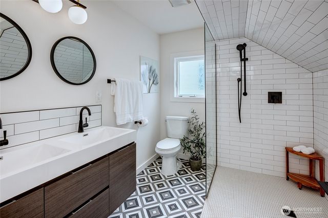 1919 11th Avenue E, Seattle, WA 98102