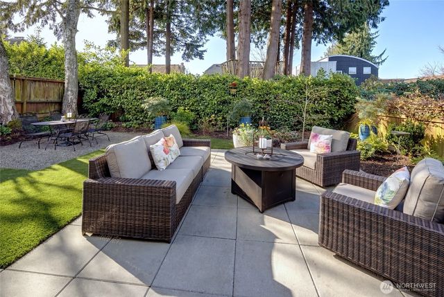 1919 11th Avenue E, Seattle, WA 98102