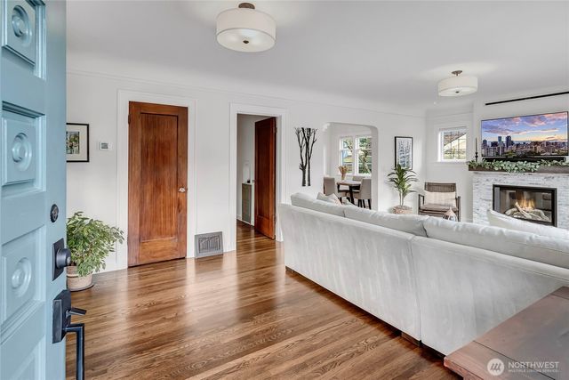 1919 11th Avenue E, Seattle, WA 98102