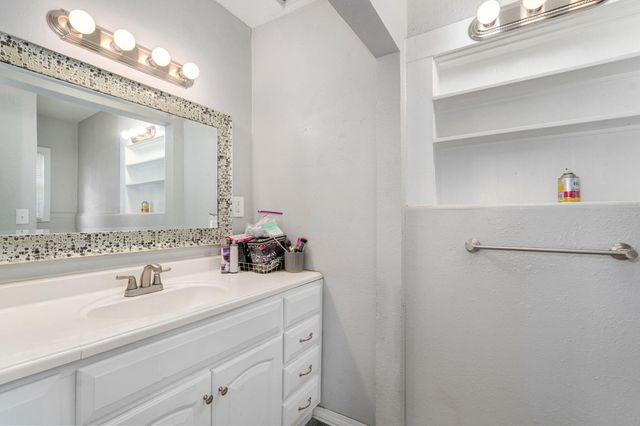 1747 N Texas Avenue, Springfield, MO 65803