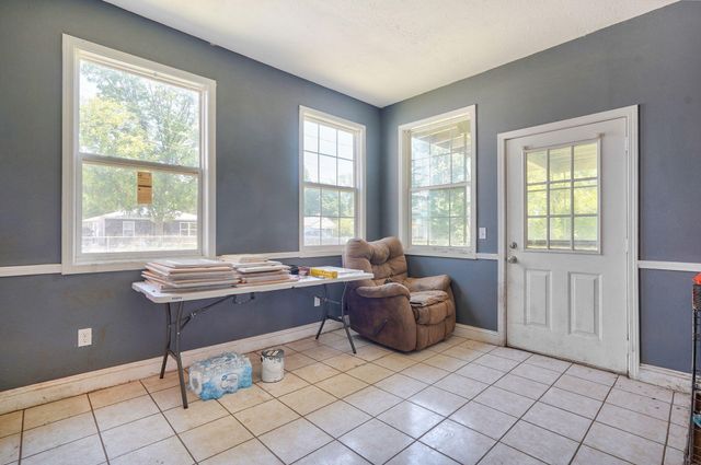 1747 N Texas Avenue, Springfield, MO 65803