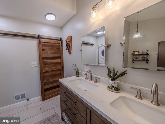 4005 TUCKAHOE RD, Williamstown, NJ 08094