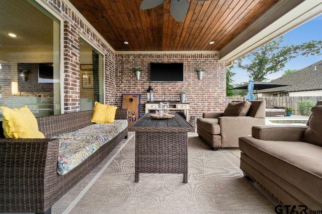 111 Hay Meadow, Winona, TX 75792