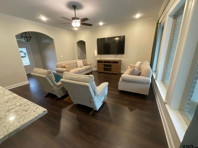 111 Hay Meadow, Winona, TX 75792