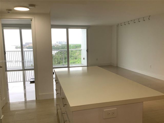 150 SE 25th Rd 14H, Miami, FL 33129