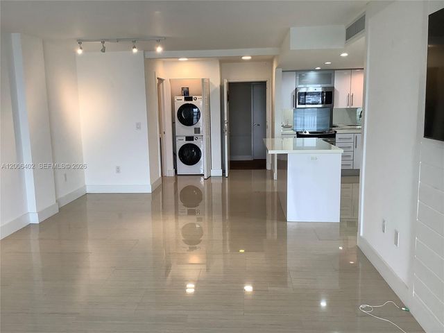 150 SE 25th Rd 14H, Miami, FL 33129