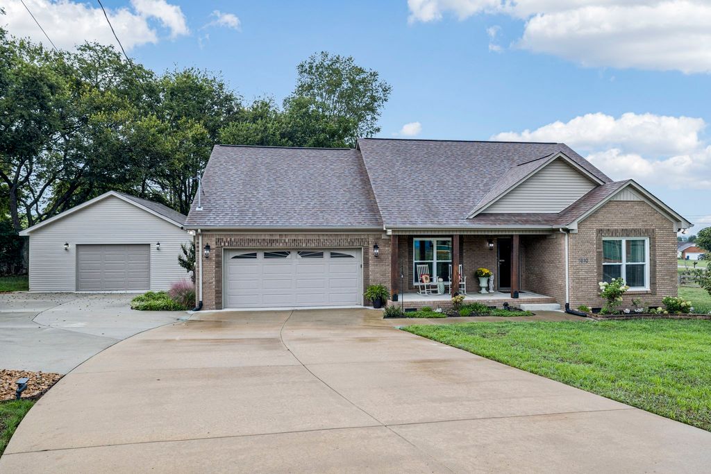 1610 Rugby Ct, Columbia, TN 38401