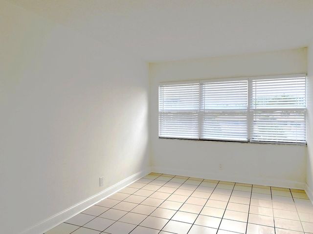 2555 NE 11th Street 402, Fort Lauderdale, FL 33304