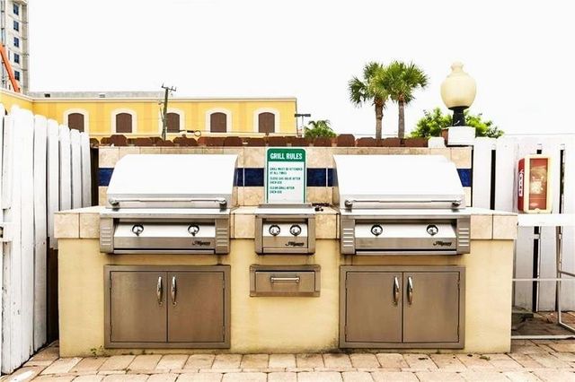 2555 NE 11th Street 402, Fort Lauderdale, FL 33304