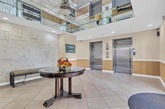 2555 NE 11th Street 402, Fort Lauderdale, FL 33304