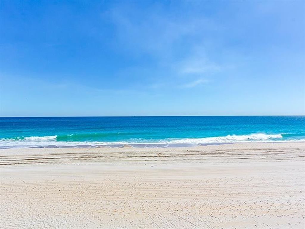 2555 NE 11th Street 402, Fort Lauderdale, FL 33304