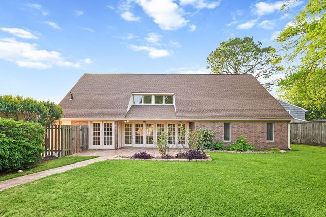 8003 Twin Hills Drive, Houston, TX 77071