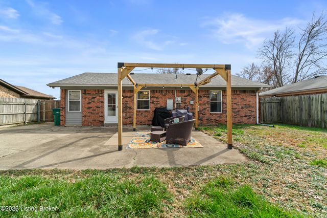 10812 Waycross Ave, Louisville, KY 40229