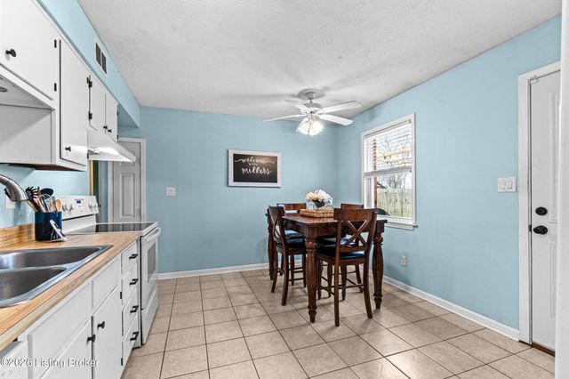 10812 Waycross Ave, Louisville, KY 40229