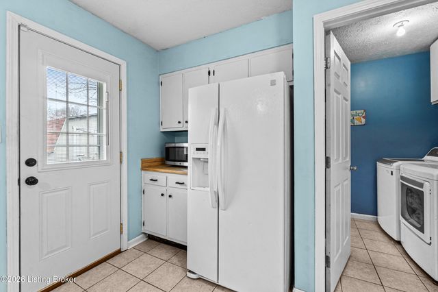 10812 Waycross Ave, Louisville, KY 40229