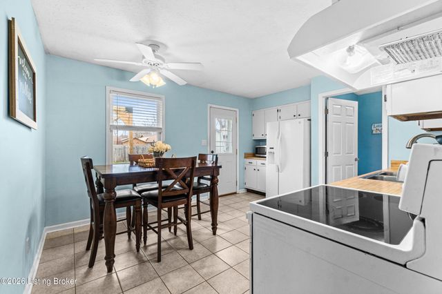 10812 Waycross Ave, Louisville, KY 40229