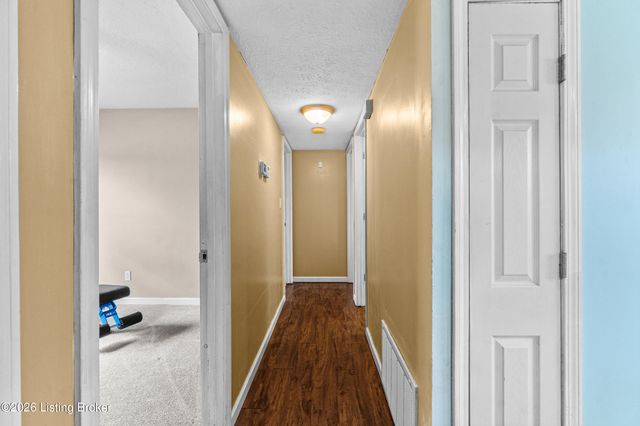 10812 Waycross Ave, Louisville, KY 40229