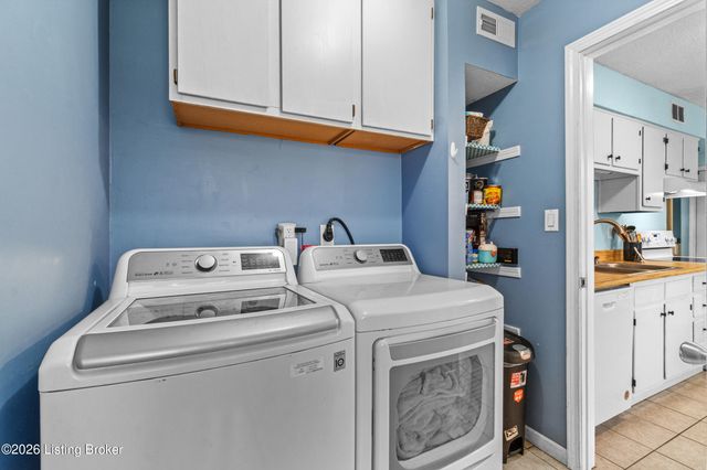 10812 Waycross Ave, Louisville, KY 40229