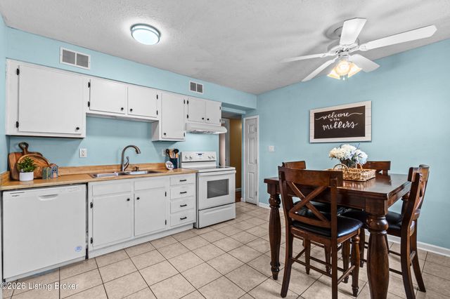 10812 Waycross Ave, Louisville, KY 40229