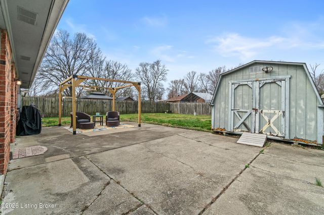 10812 Waycross Ave, Louisville, KY 40229