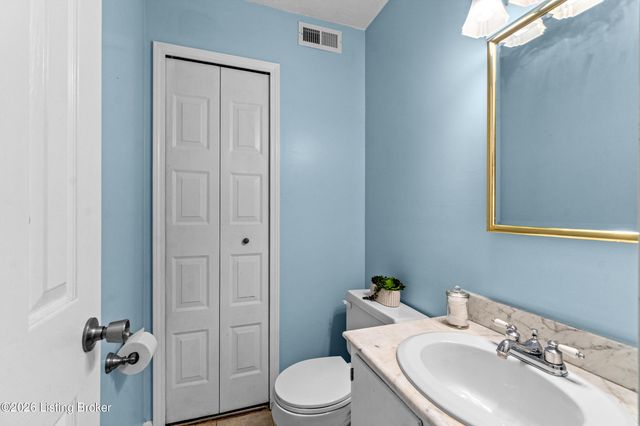 10812 Waycross Ave, Louisville, KY 40229