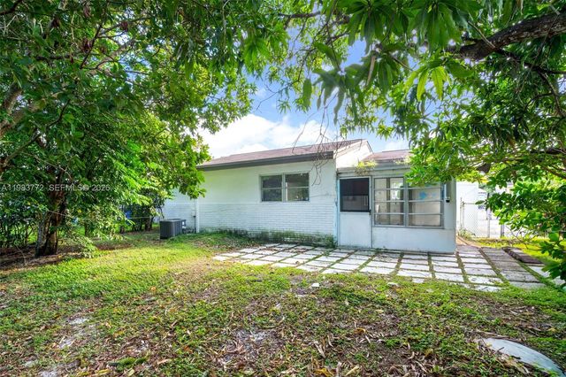6831 Greene St, Hollywood, FL 33024