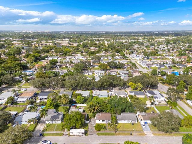 6831 Greene St, Hollywood, FL 33024