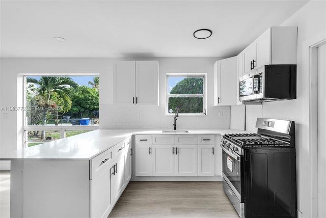 6831 Greene St, Hollywood, FL 33024