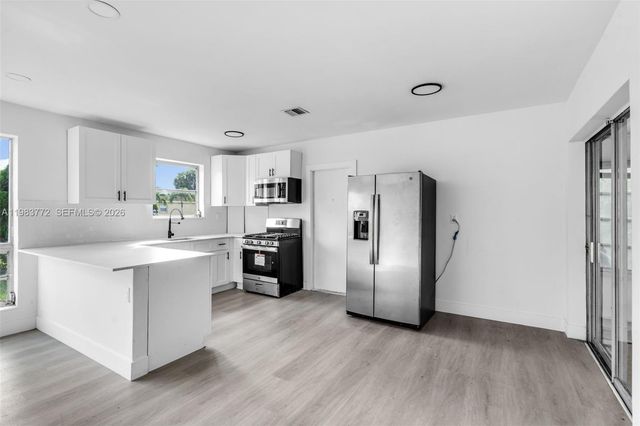 6831 Greene St, Hollywood, FL 33024