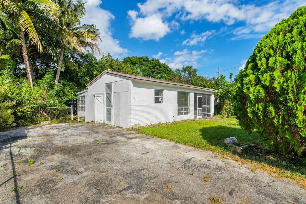 6831 Greene St, Hollywood, FL 33024