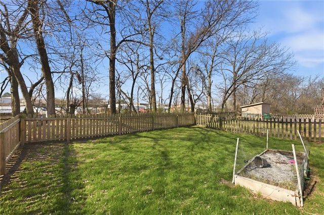 15146 Glenwood Avenue, Overland Park, KS 66213